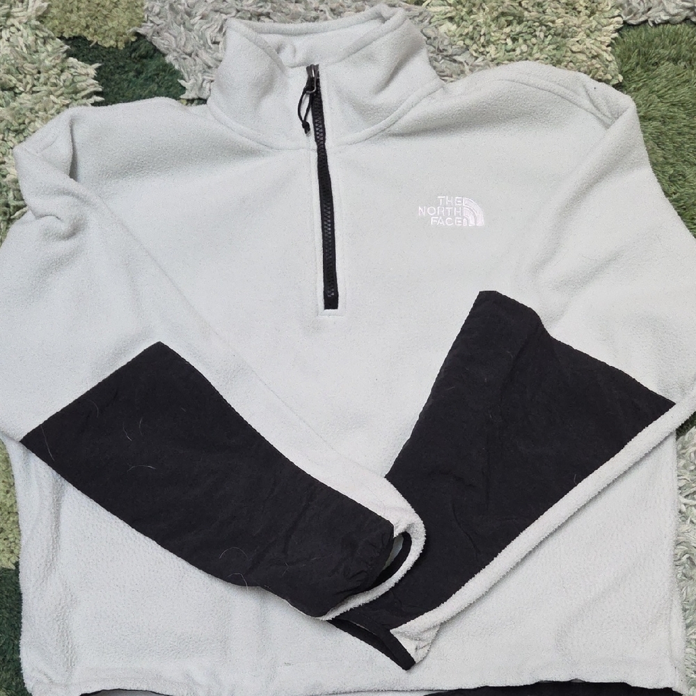The North Face Women's Mint Green And Black Zip-Up Sweater